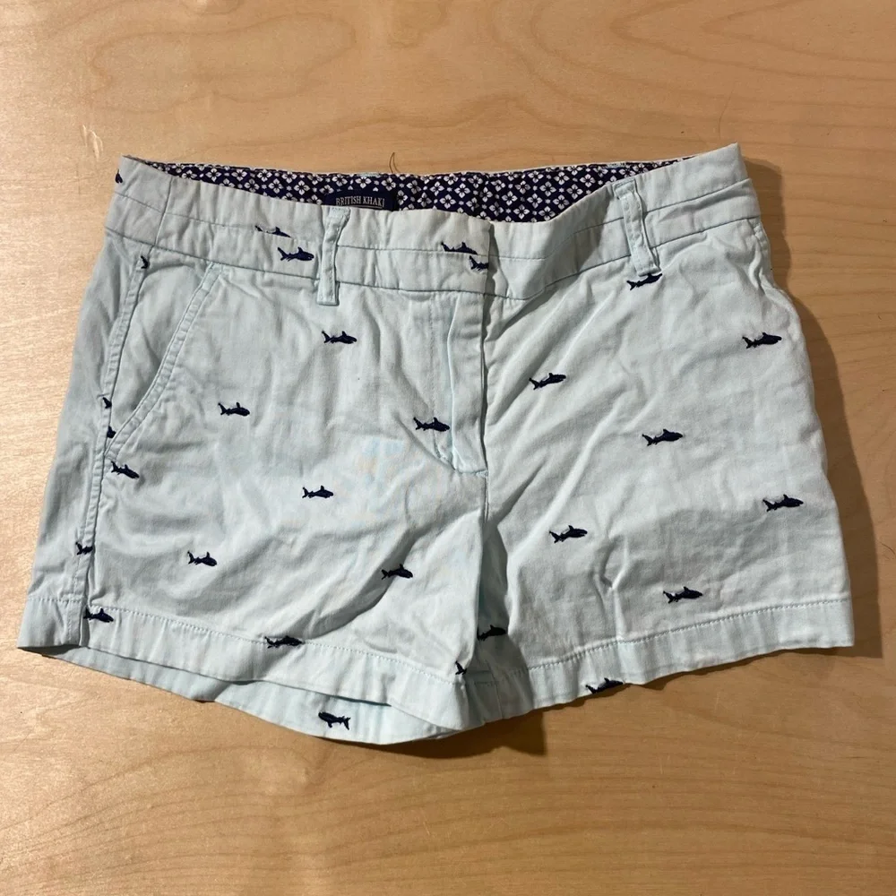 British Khaki Light Blue Shark Print Women's Shorts 4 (OM)